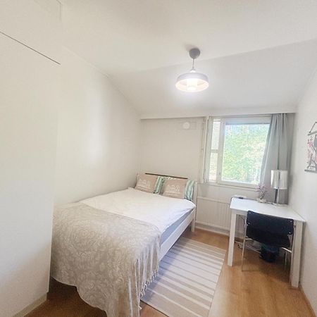 Private Rooms Near Metro, Free Parking,Direct Bus From Airport Helsínquia Exterior foto