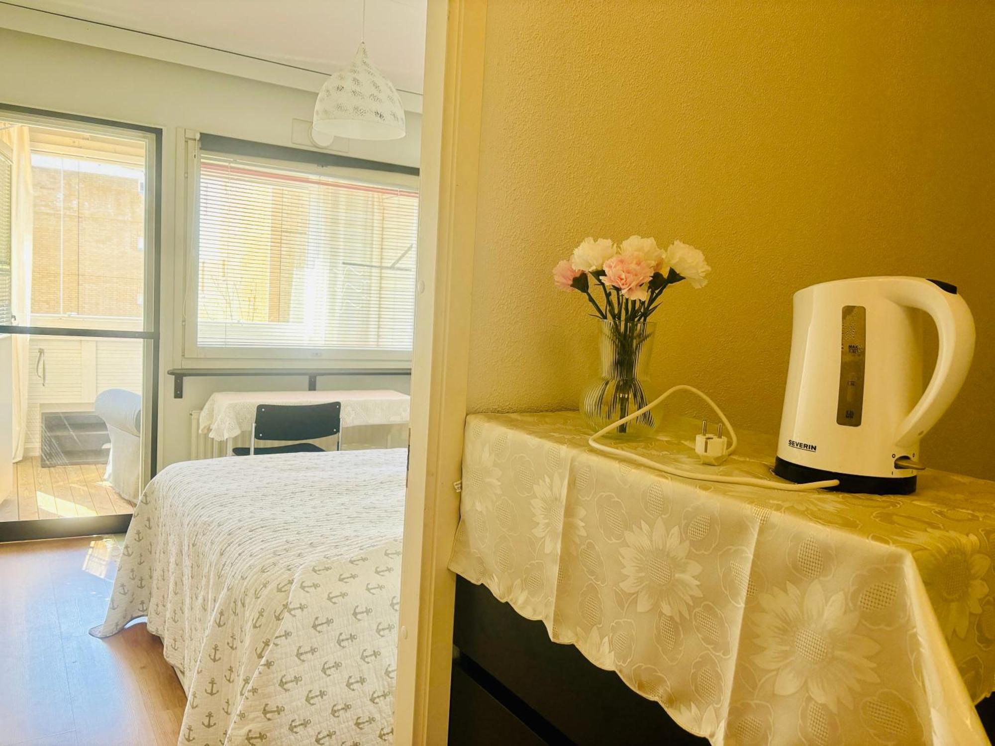 Private Rooms Near Metro, Free Parking,Direct Bus From Airport Helsínquia Exterior foto